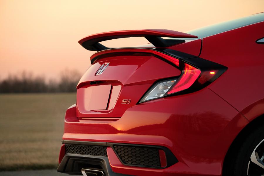 Детали экстерьера Honda Civic Si Coupe 2017 года  (NA) (фото 41 из 79)